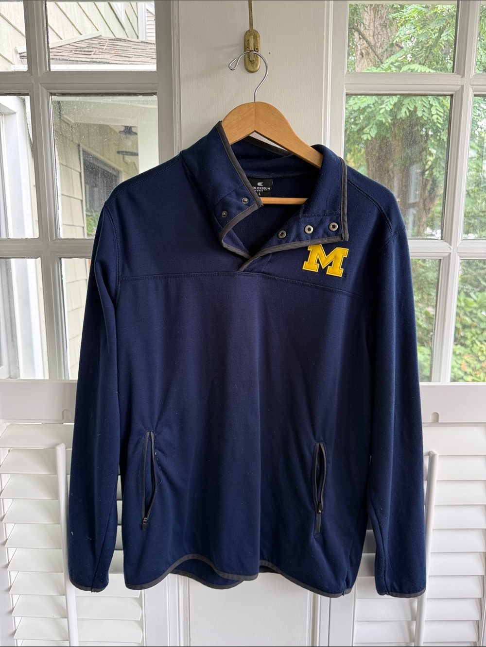 Men’s Colosseum Navy Pullover Jacket with Yellow M Patch Size Large